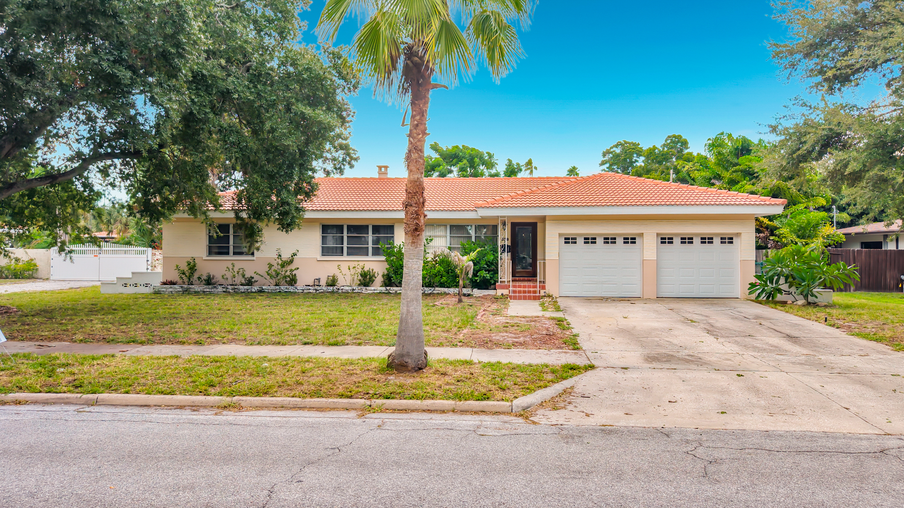 808 Ponce De Leon Boulevard